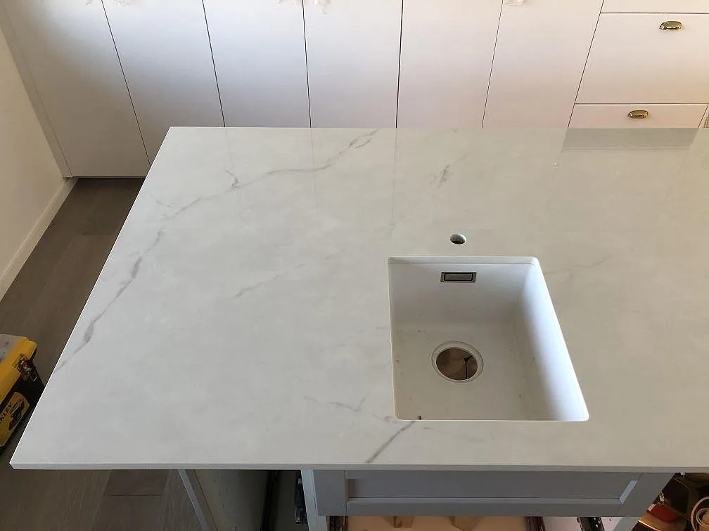 Køkkenbordplade i Dekton Tundra, Halmstad – billede 2