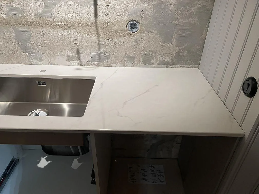Køkkenbordplade i Dekton Tundra, Rydebäck – billede 2