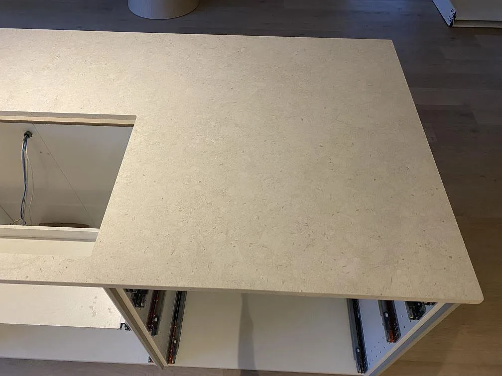 Køkkenbordplade i Dekton VK01 Nebbia, Älmhult – billede 7