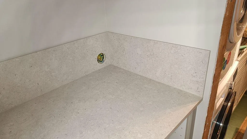 Køkkenbordplade i Dekton VK01 Nebbia, Asarum – billede 6