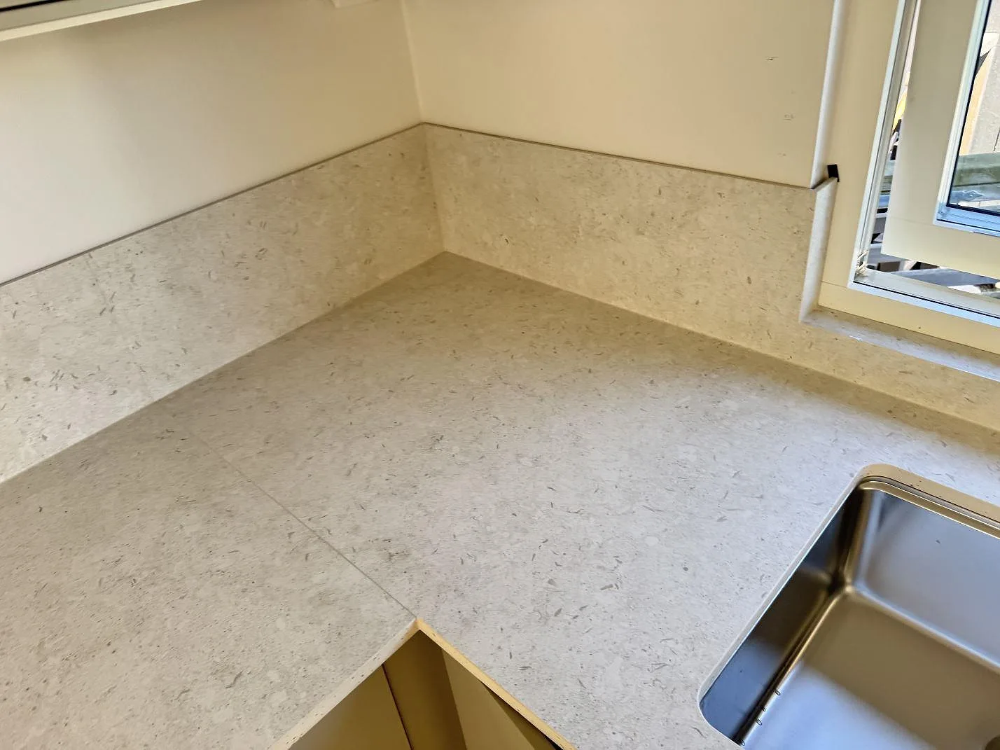 Køkkenbordplade i Dekton VK01 Nebbia, Bjärred – billede 4