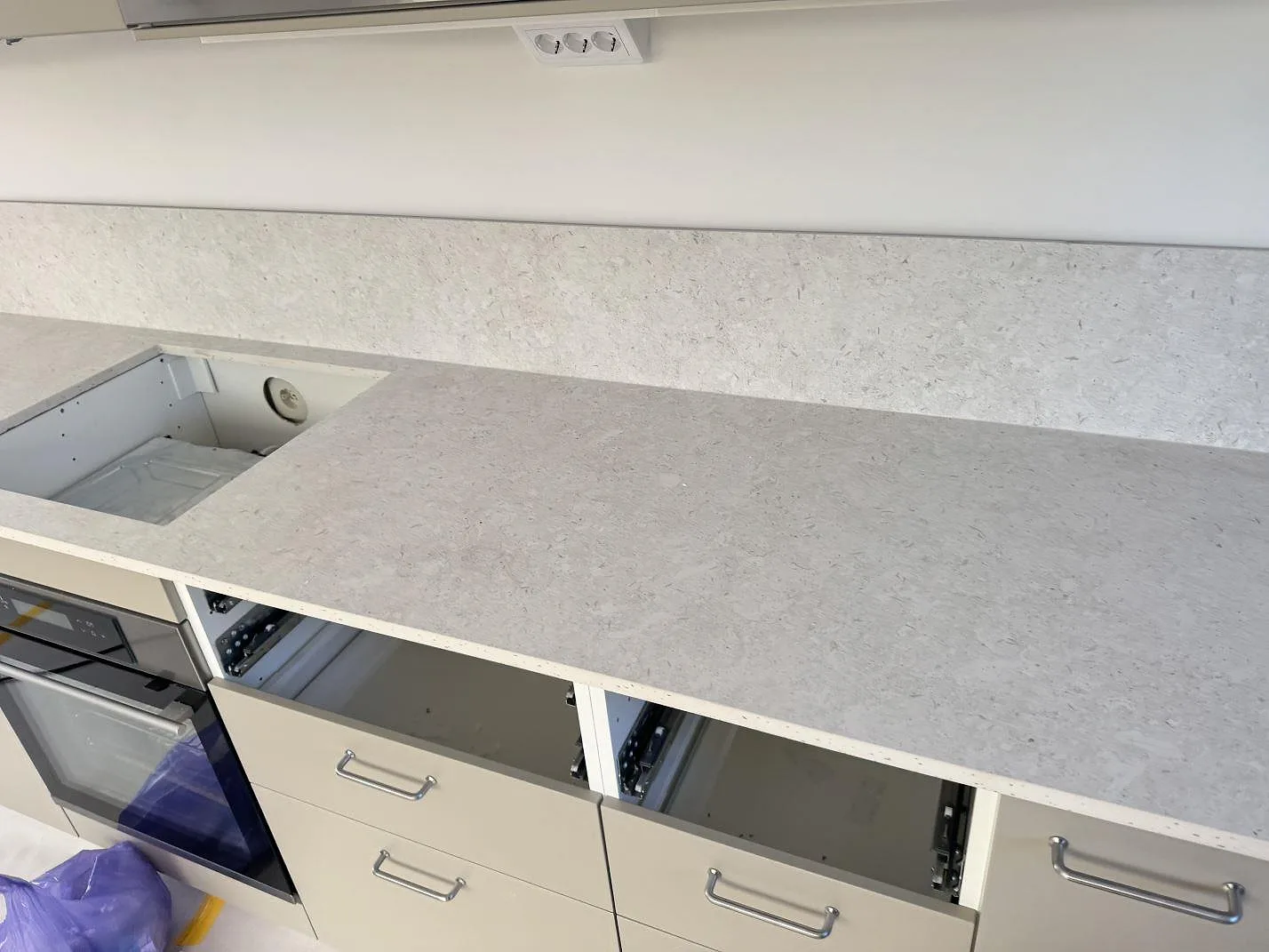 Køkkenbordplade i Dekton VK01 Nebbia, Bjärred – billede 7