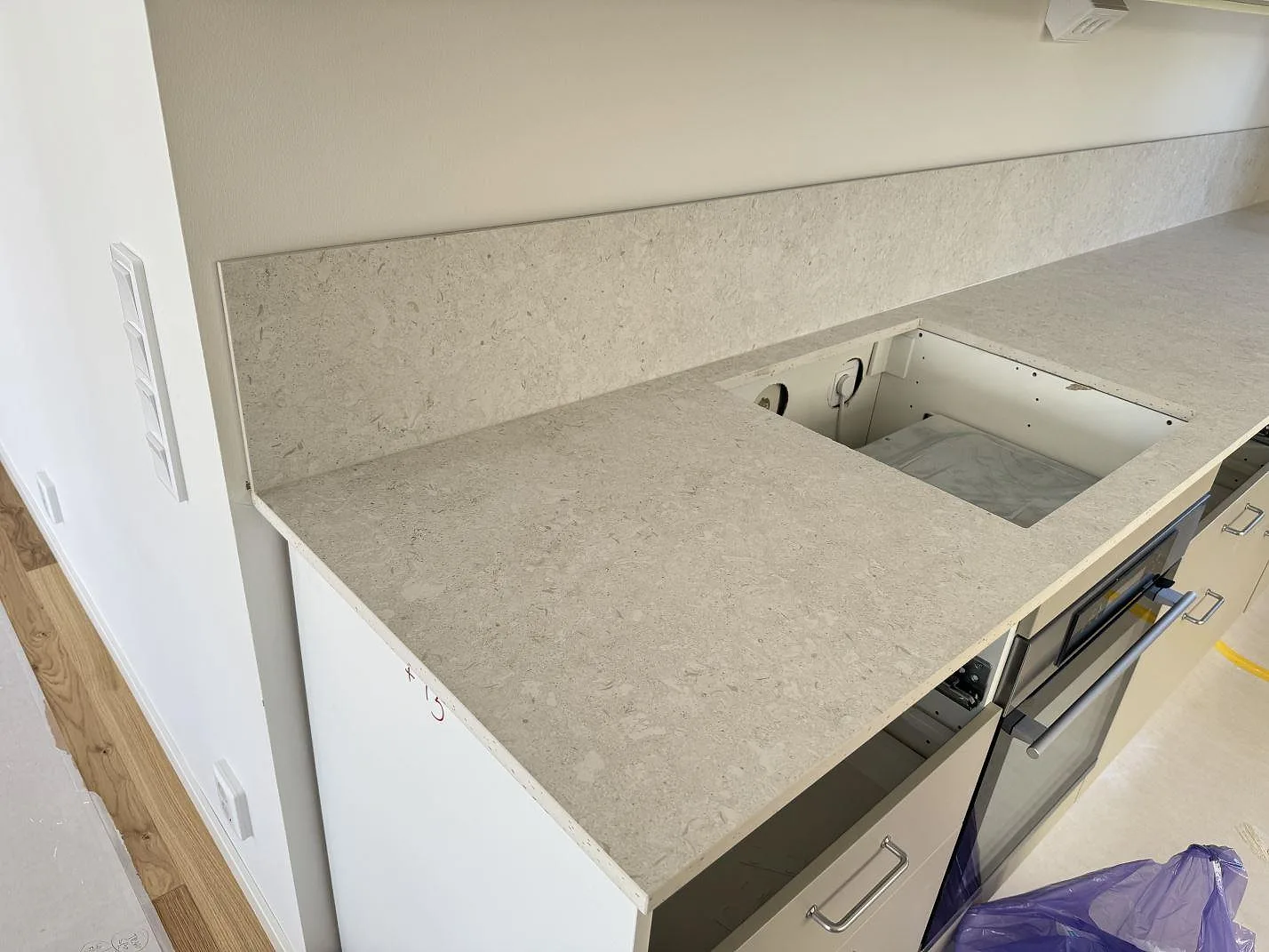Køkkenbordplade i Dekton VK01 Nebbia, Bjärred – billede 6