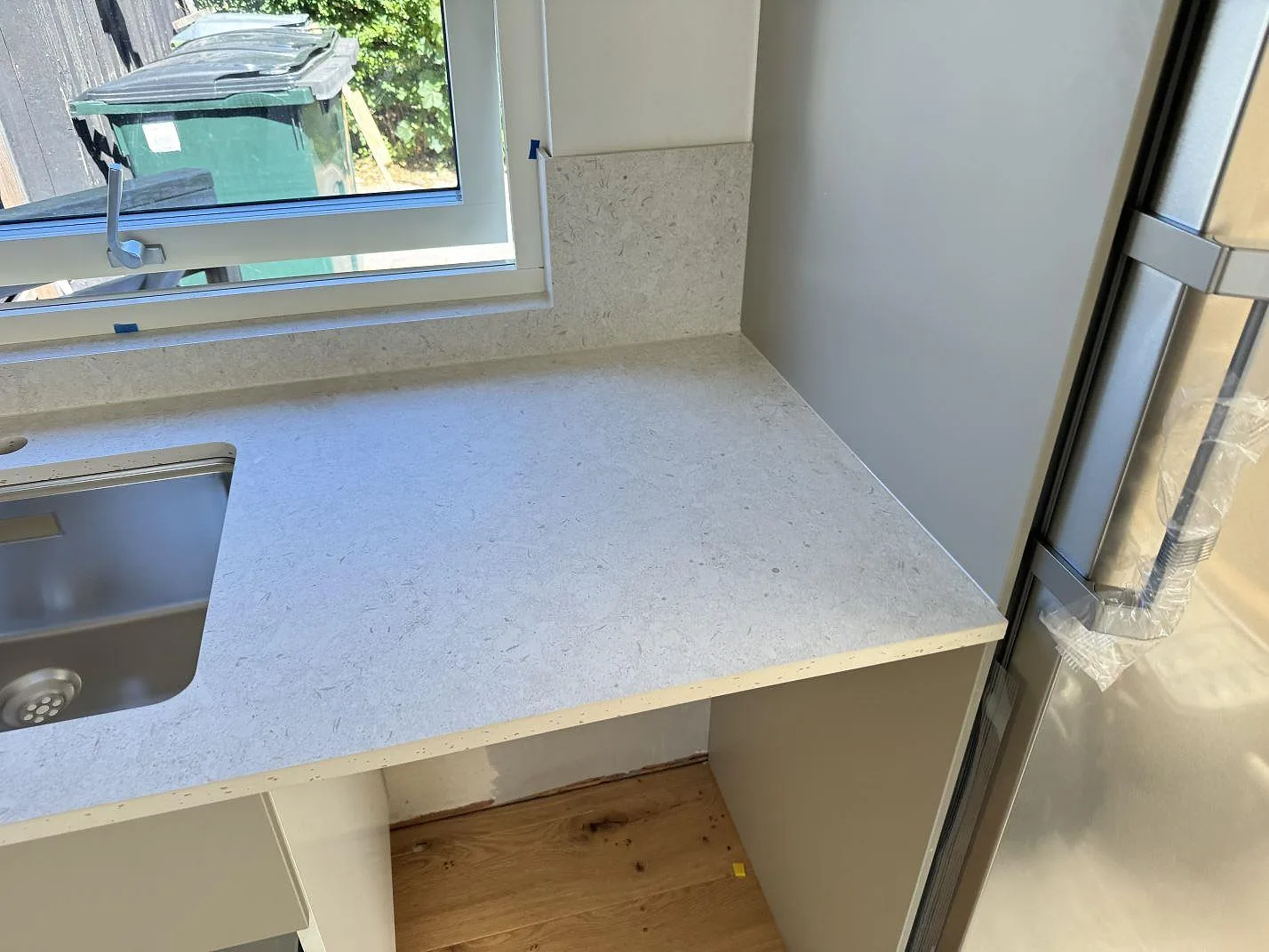 Køkkenbordplade i Dekton VK01 Nebbia, Bjärred – billede 2