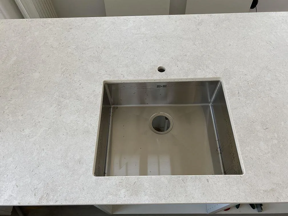 Køkkenbordplade i Dekton VK01 Nebbia, Eslöv – billede 3