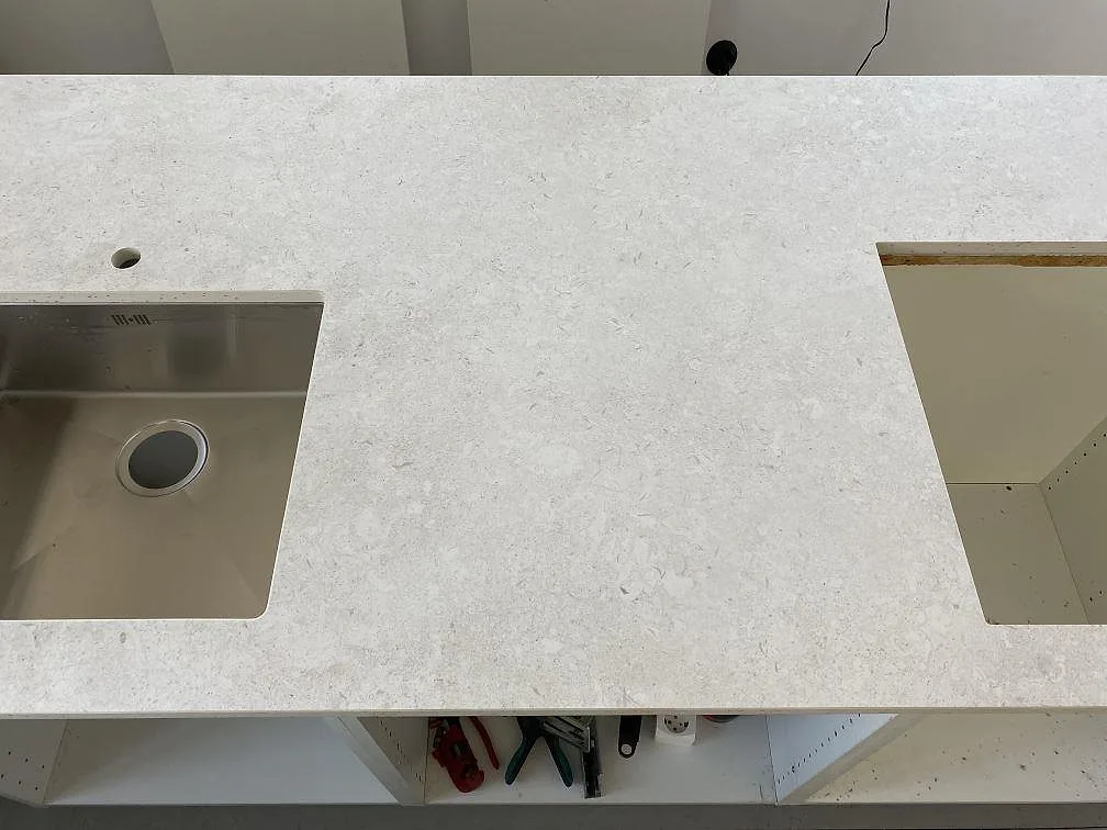 Køkkenbordplade i Dekton VK01 Nebbia, Eslöv – billede 4