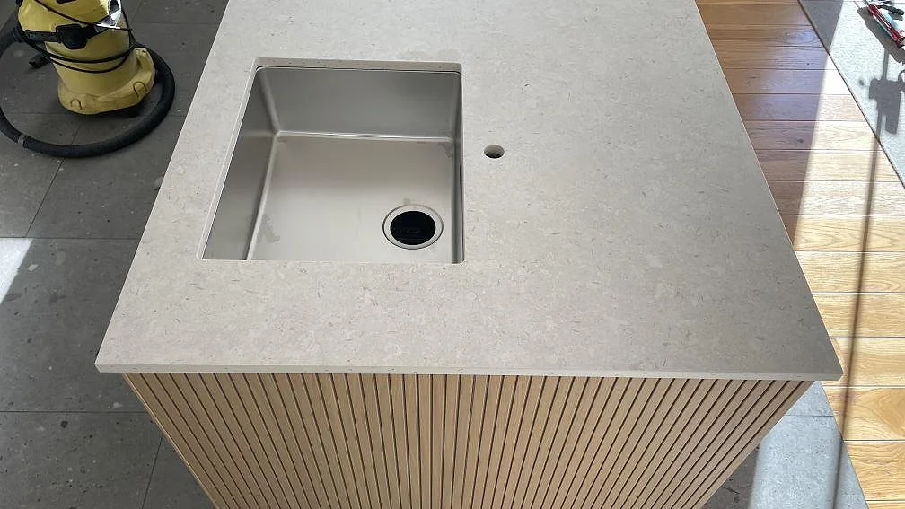 Køkkenbordplade i Dekton VK01 Nebbia, Helsingborg – billede 3