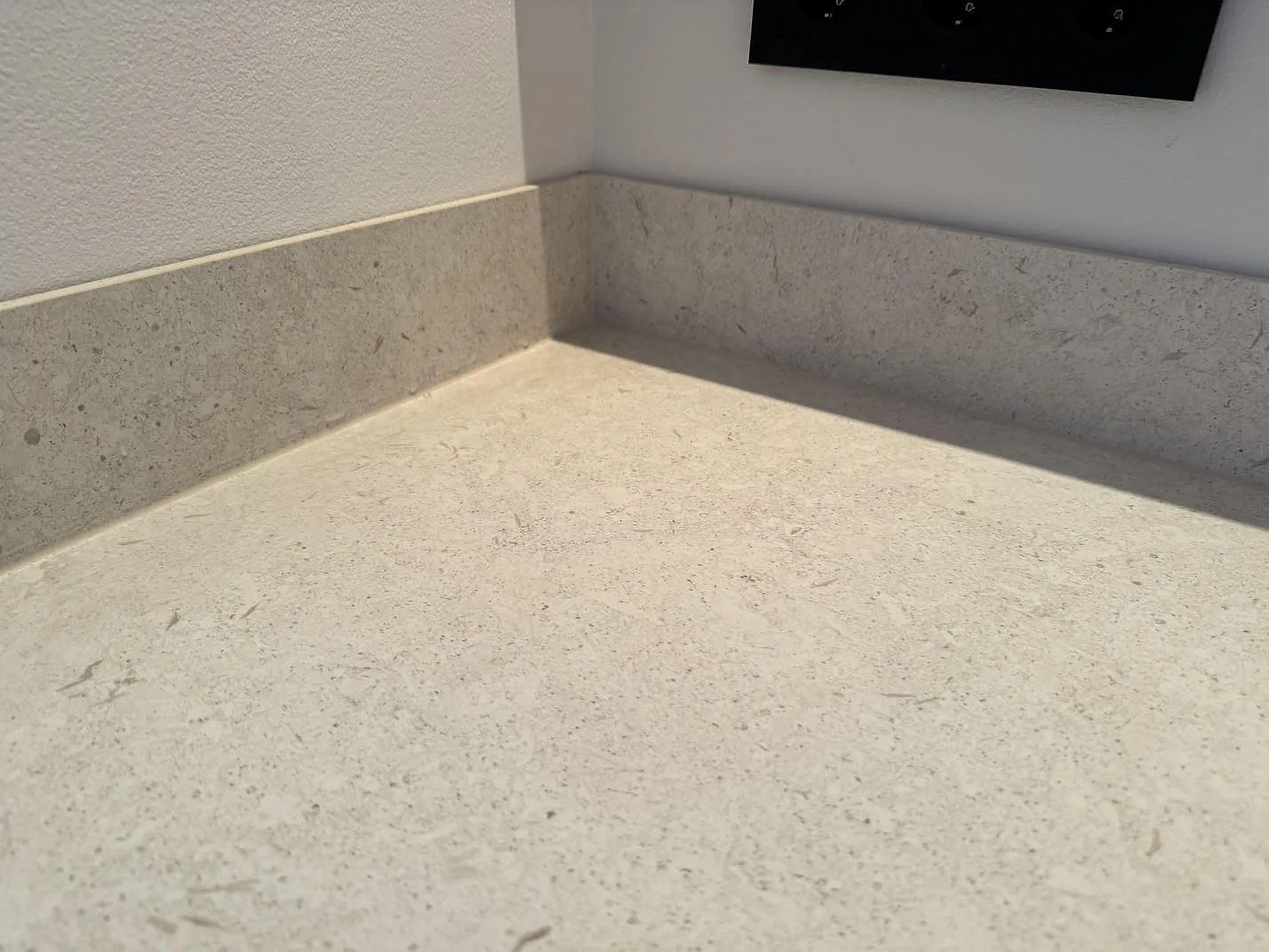 Køkkenbordplade i Dekton VK01 Nebbia, Höllviken – billede 6