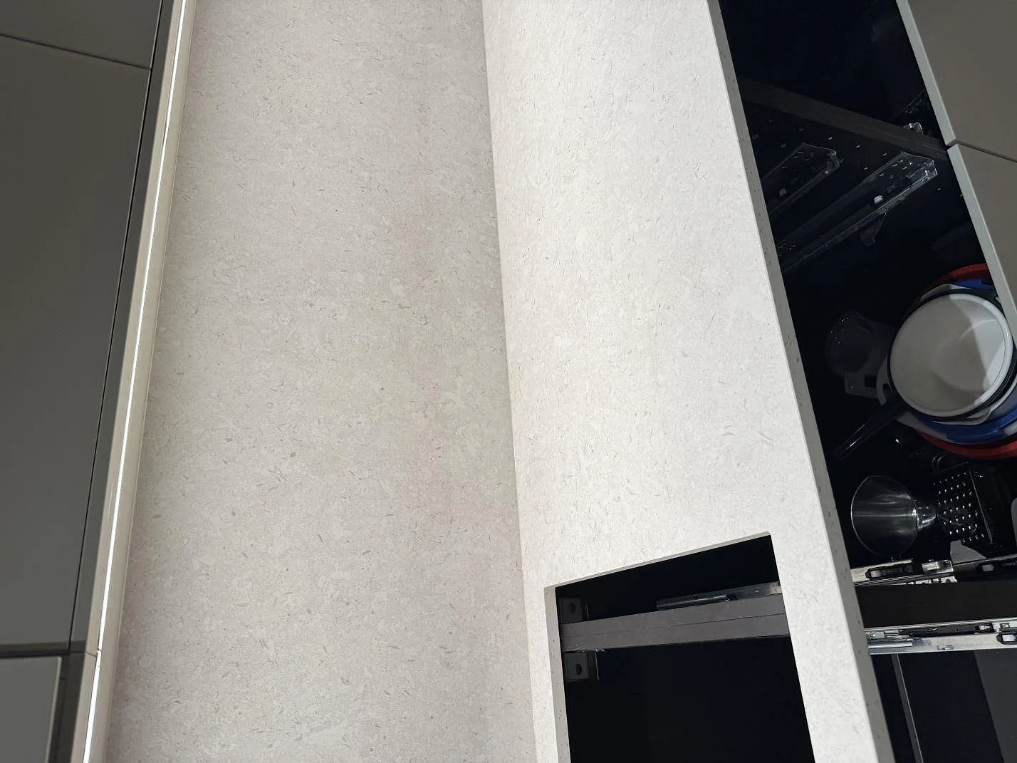 Køkkenbordplade i Dekton VK01 Nebbia, Höllviken – billede 6
