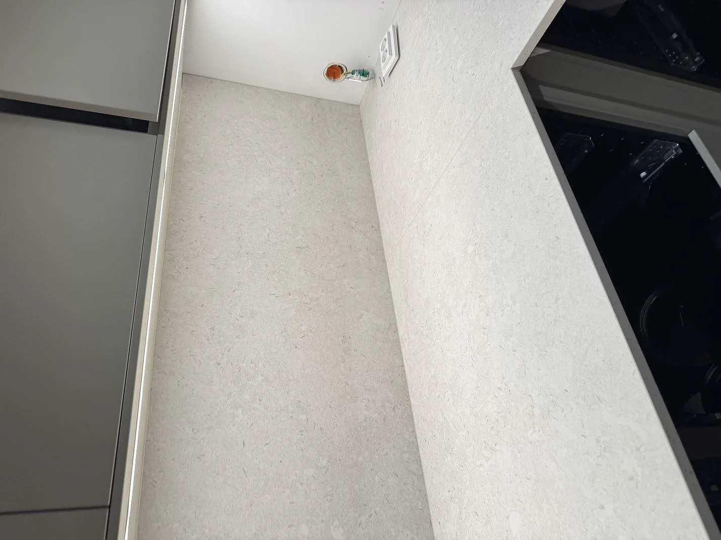 Køkkenbordplade i Dekton VK01 Nebbia, Höllviken – billede 7