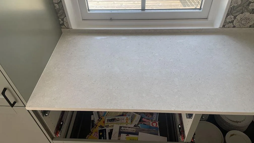 Køkkenbordplade i Dekton VK01 Nebbia, Hörby – billede 2