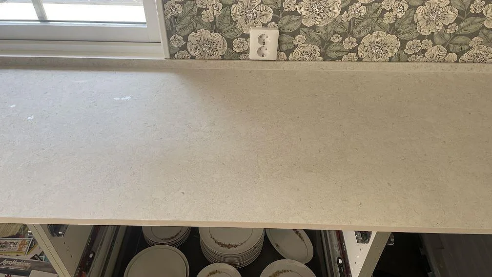 Køkkenbordplade i Dekton VK01 Nebbia, Hörby – billede 3