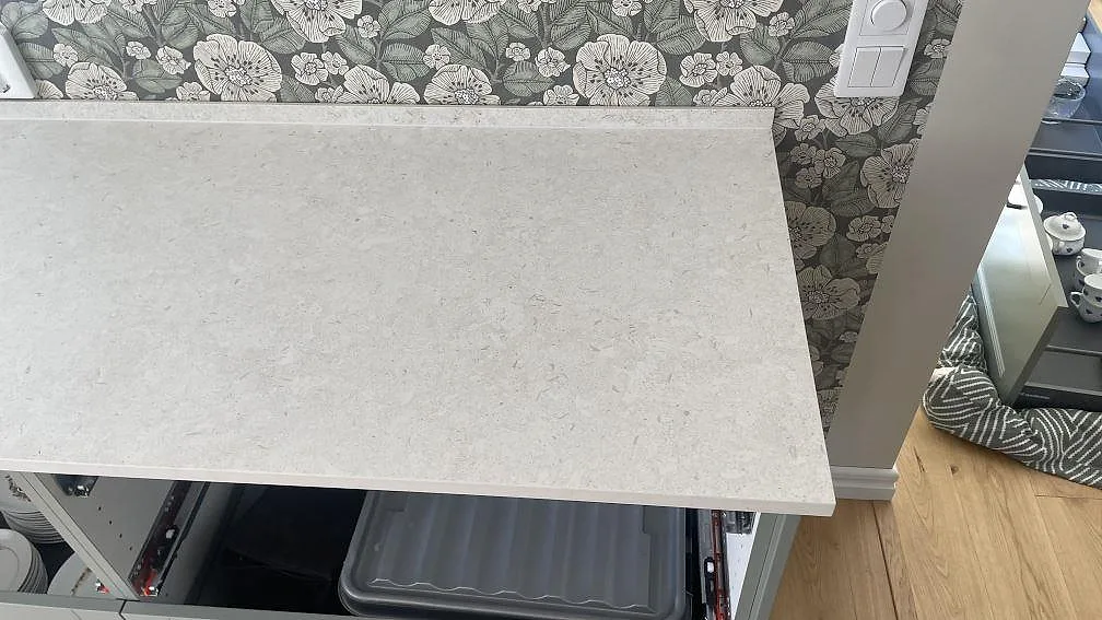Køkkenbordplade i Dekton VK01 Nebbia, Hörby – billede 4