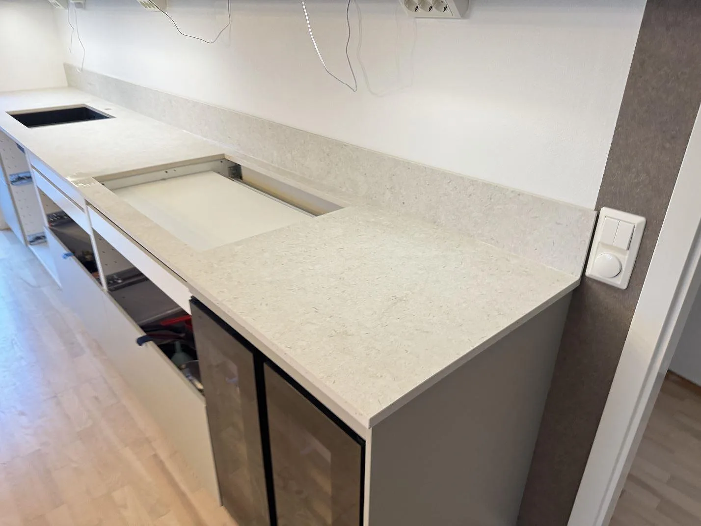 Køkkenbordplade i Dekton VK01 Nebbia, Lindome – billede 3