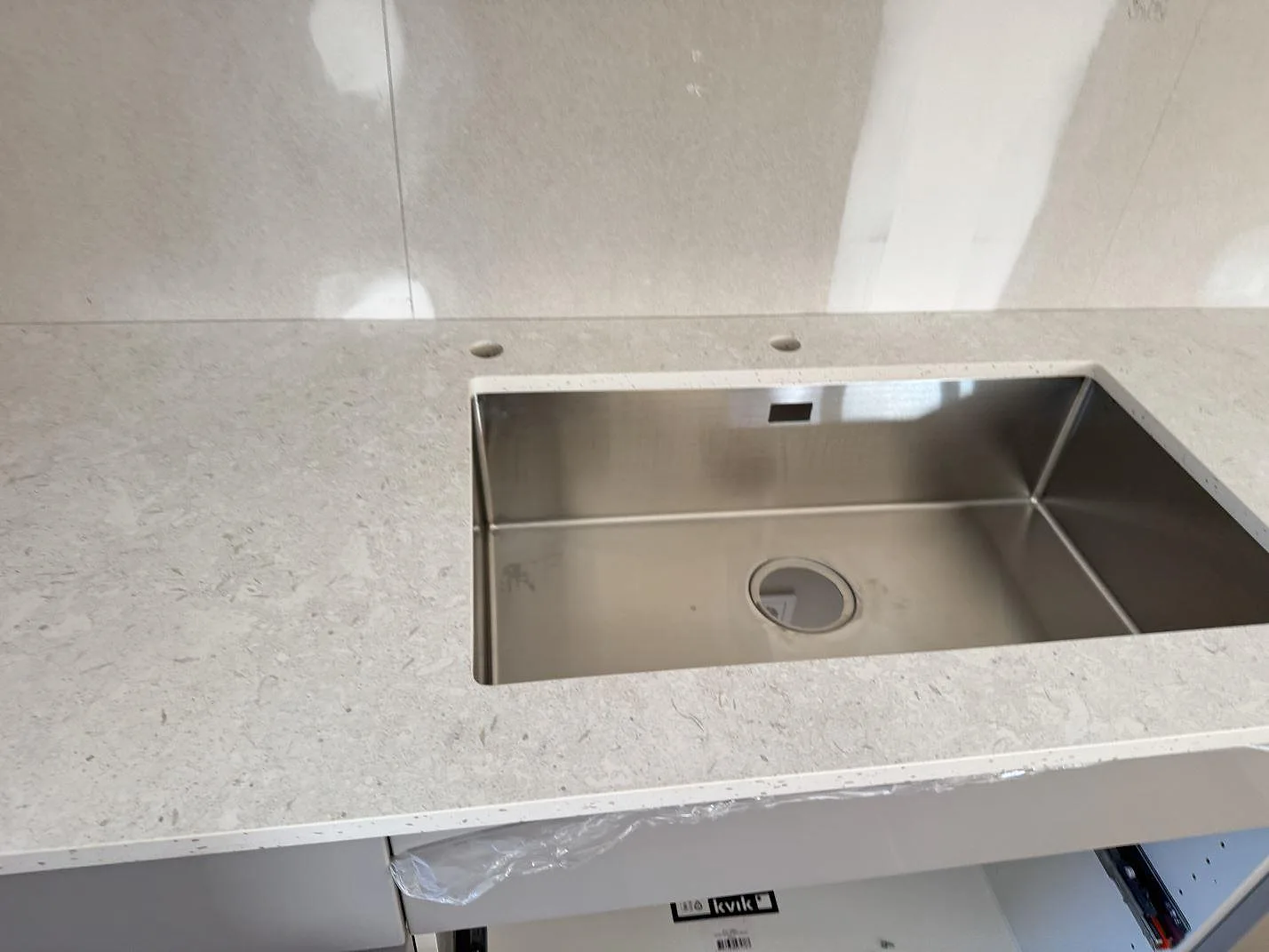 Køkkenbordplade i Dekton VK01 Nebbia, Löddeköpinge – billede 5