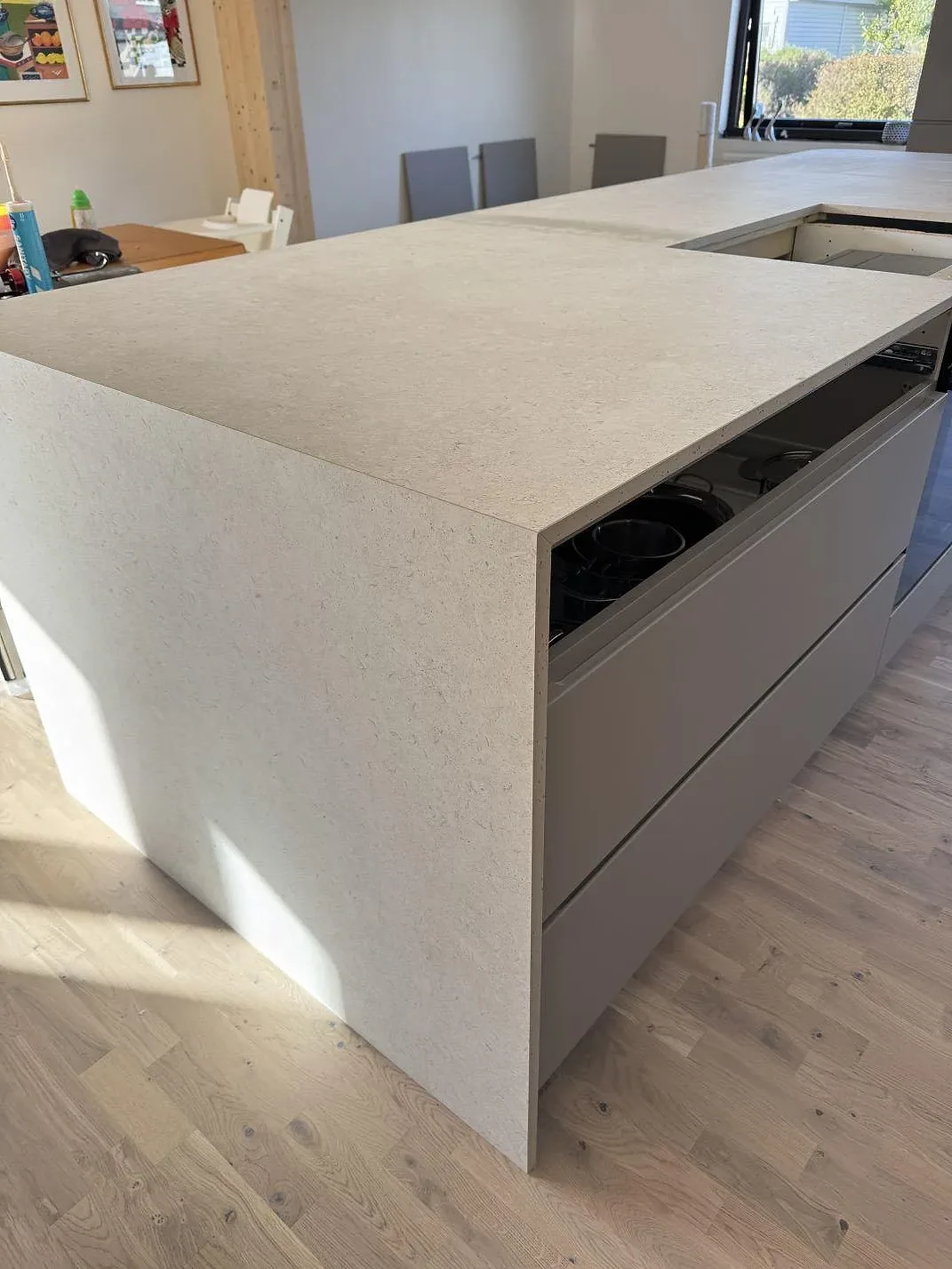 Køkkenbordplade i Dekton VK01 Nebbia, Löddeköpinge – billede 7