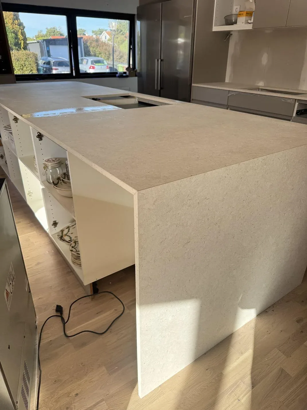 Køkkenbordplade i Dekton VK01 Nebbia, Löddeköpinge – billede 8