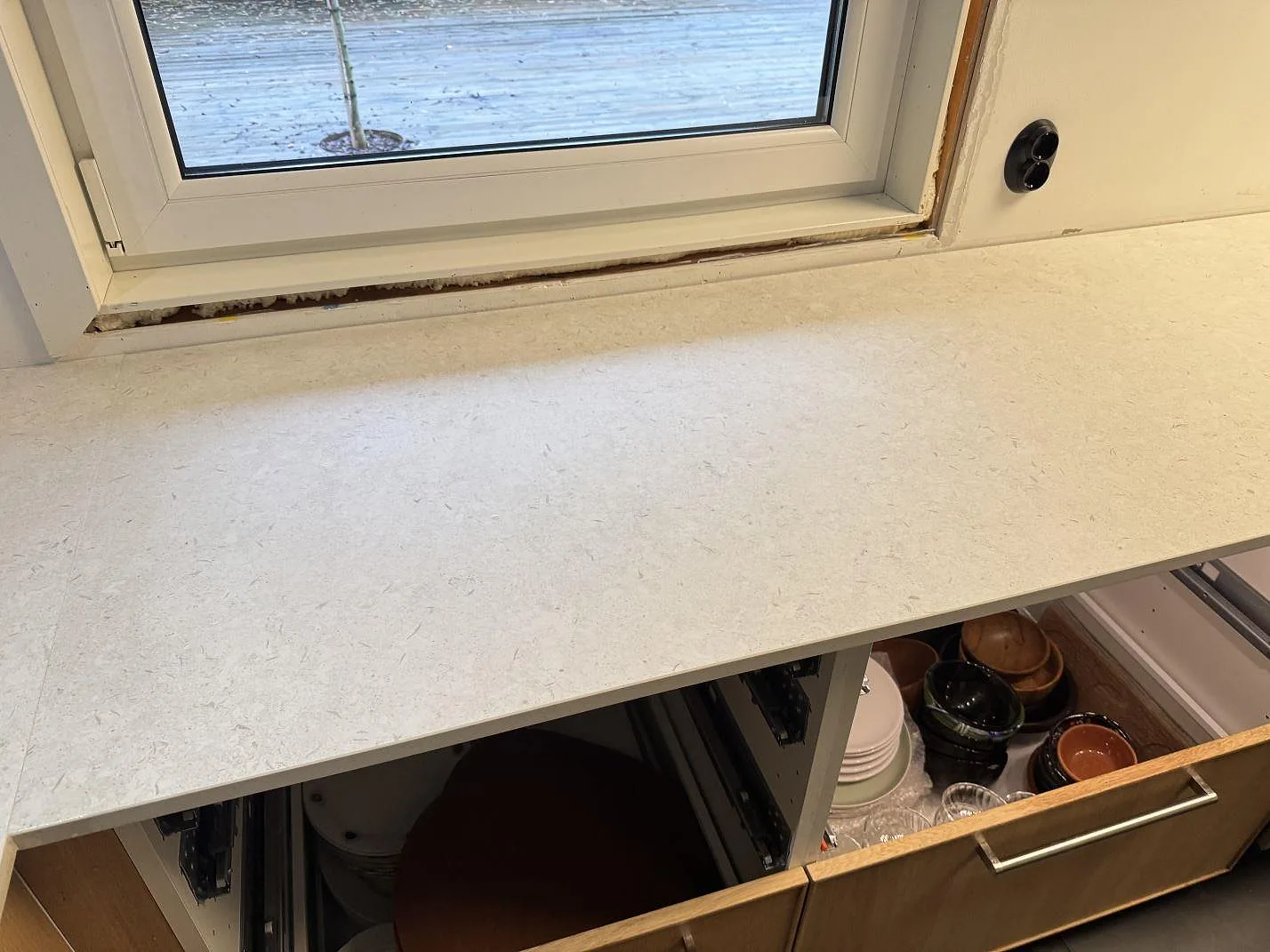 Køkkenbordplade i Dekton VK01 Nebbia, Löddeköpinge – billede 7