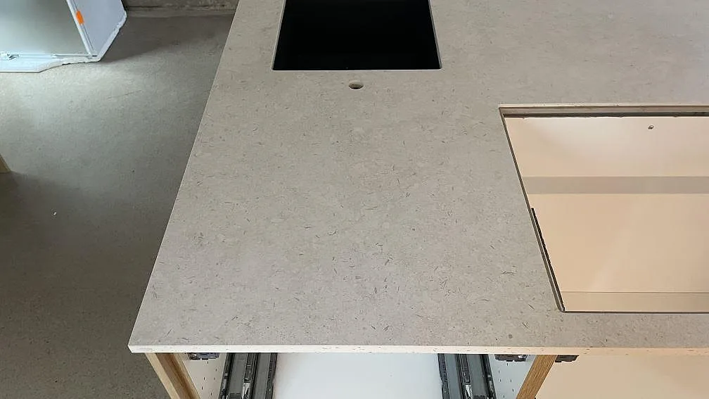 Køkkenbordplade i Dekton VK01 Nebbia, Malmö – billede 6