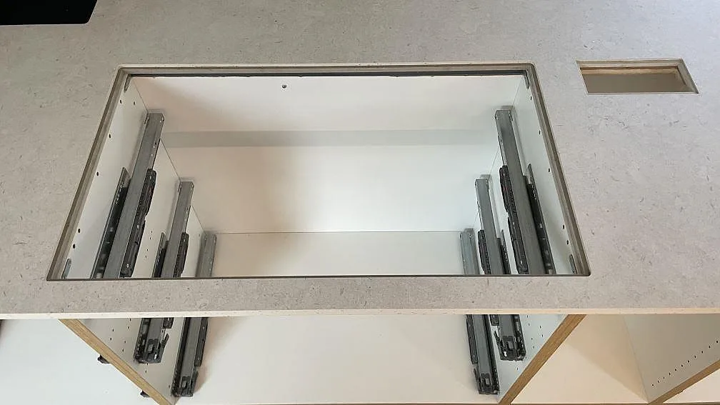 Køkkenbordplade i Dekton VK01 Nebbia, Malmö – billede 5