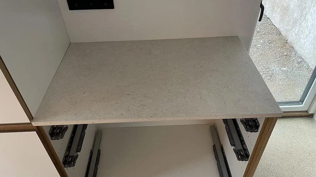 Køkkenbordplade i Dekton VK01 Nebbia, Malmö – billede 7