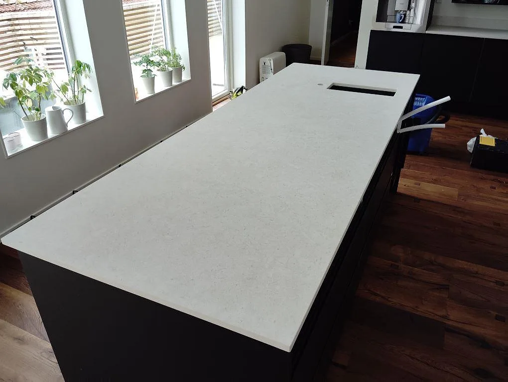 Køkkenbordplade i Dekton VK01 Nebbia, Oxelösund – billede 2