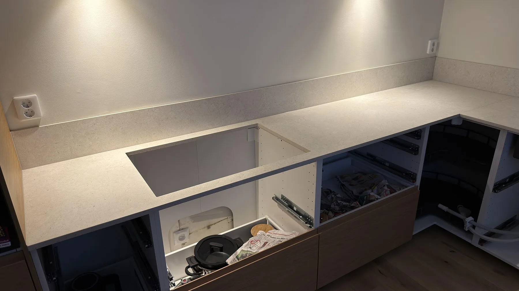 Køkkenbordplade i Dekton VK01 Nebbia, Solna – billede 2