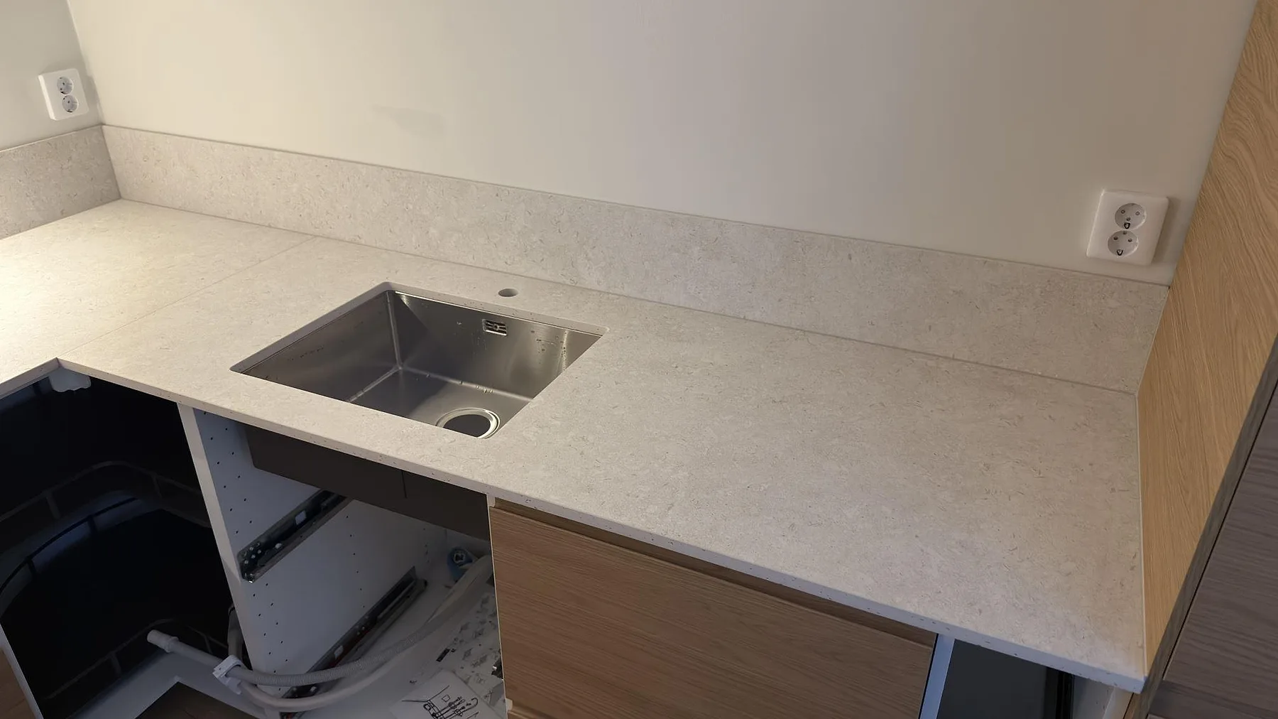 Køkkenbordplade i Dekton VK01 Nebbia, Solna – billede 3