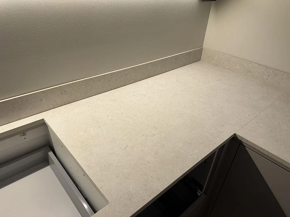 Køkkenbordplade i Dekton VK01 Nebbia, Trelleborg – billede 6
