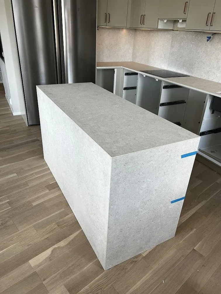 Køkkenbordplade i Dekton VK01 Nebbia, Värnamo – billede 4