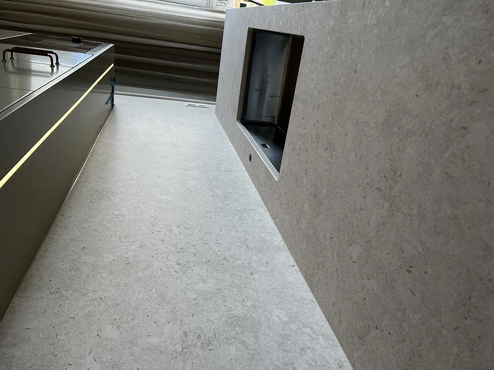 Køkkenbordplade i Dekton VK01 Nebbia, Värnamo – billede 6