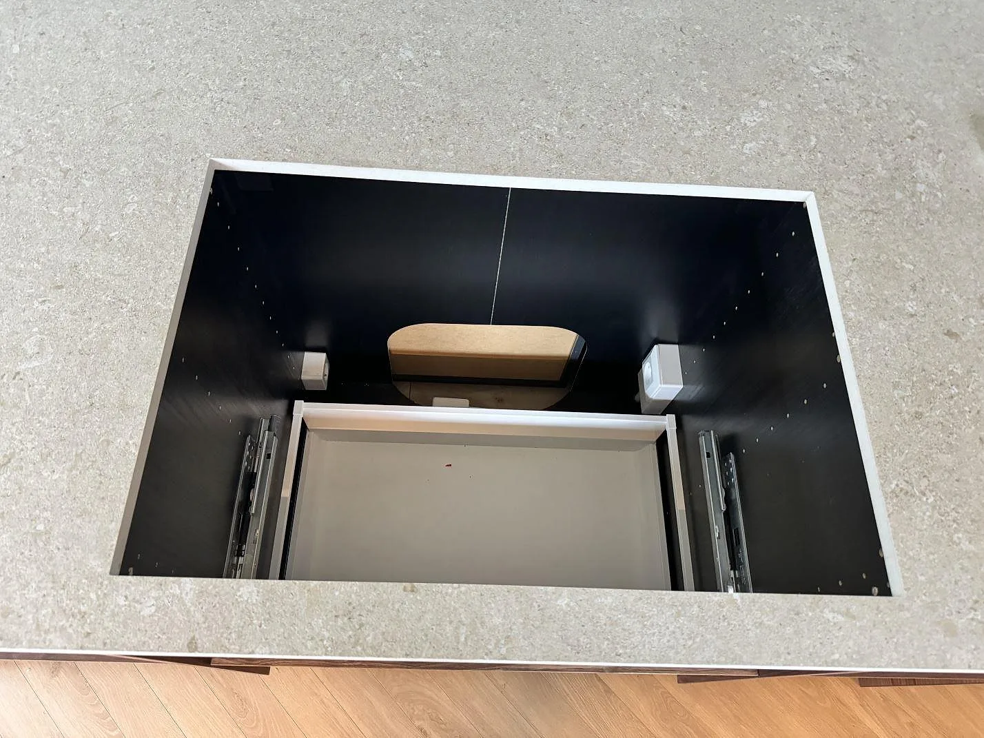Køkkenbordplade i Dekton Vk02 Avorio, Färlöv – billede 8
