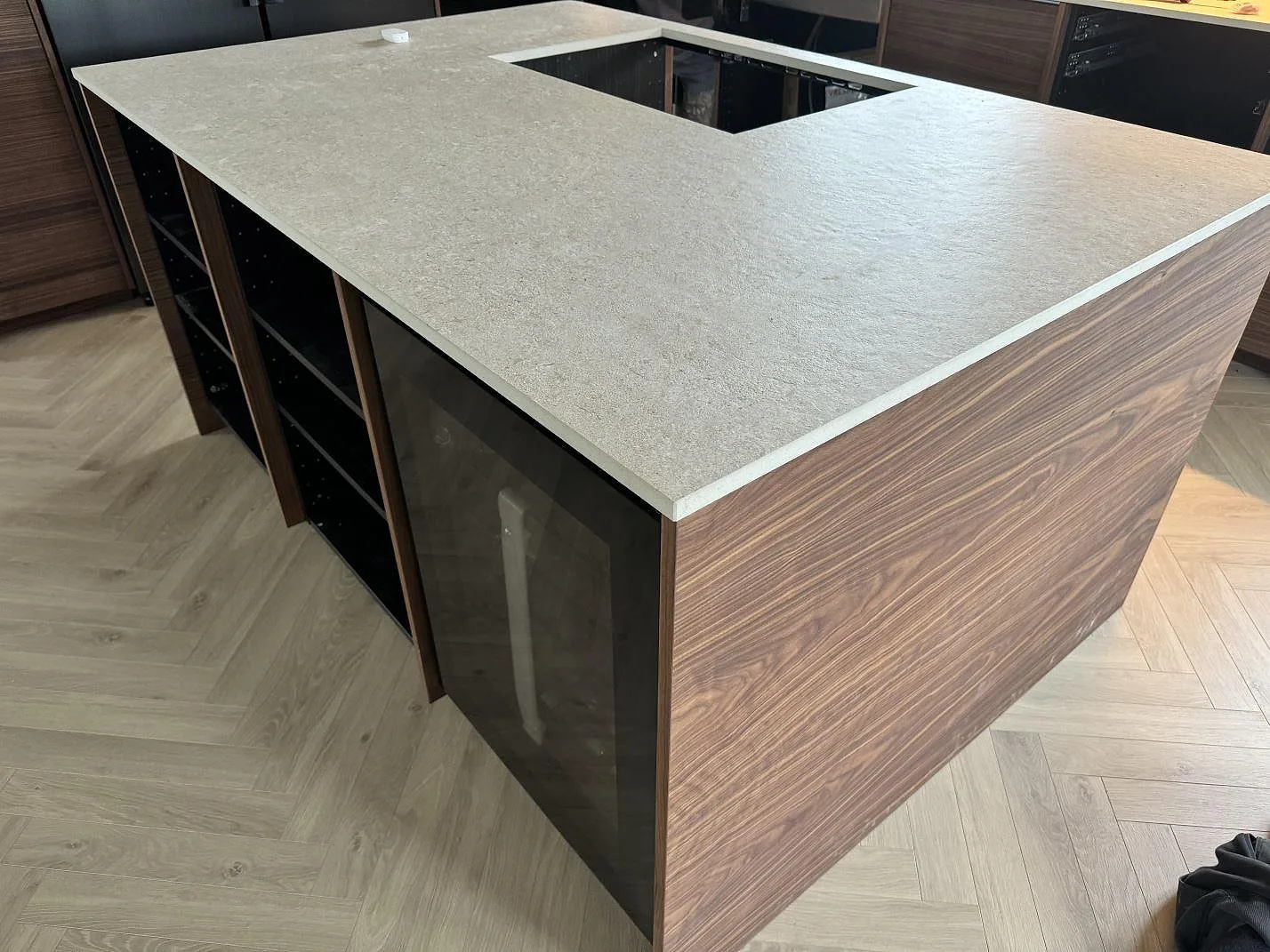 Køkkenbordplade i Dekton Vk02 Avorio, Färlöv – billede 4