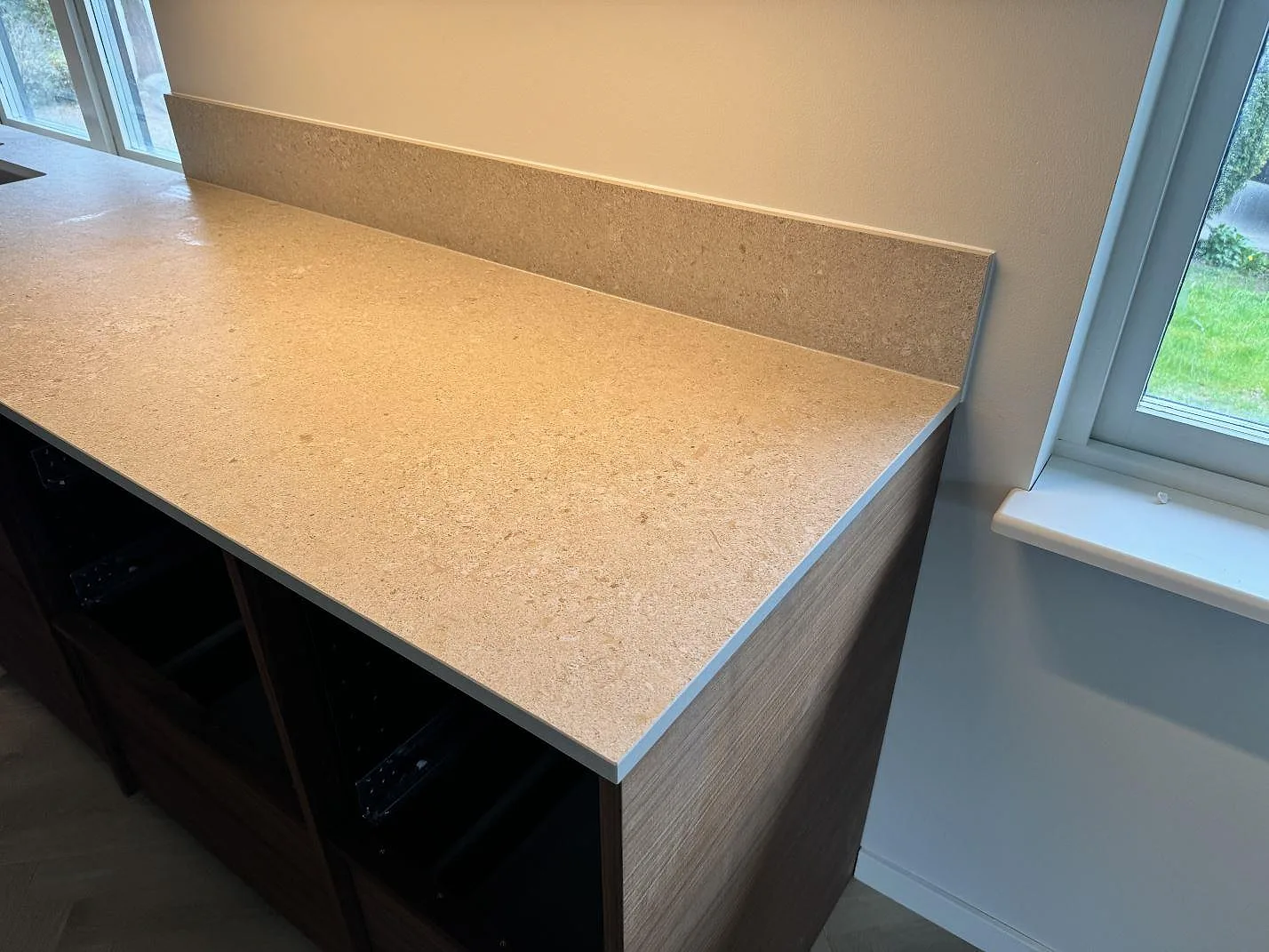 Køkkenbordplade i Dekton Vk02 Avorio, Färlöv – billede 5
