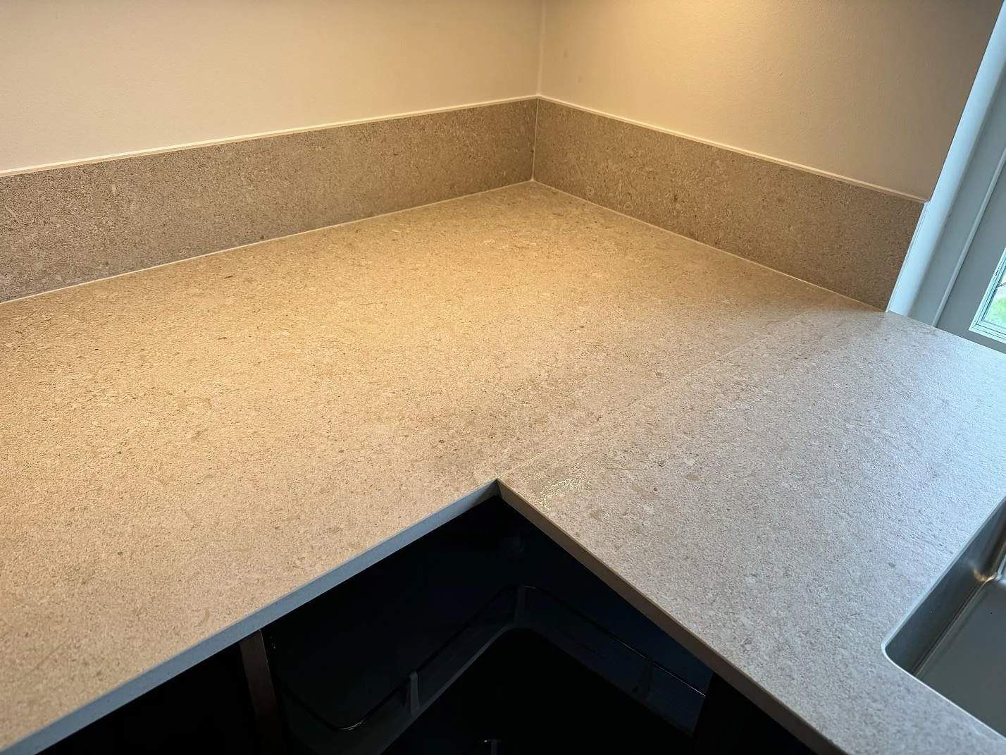 Køkkenbordplade i Dekton Vk02 Avorio, Färlöv – billede 6