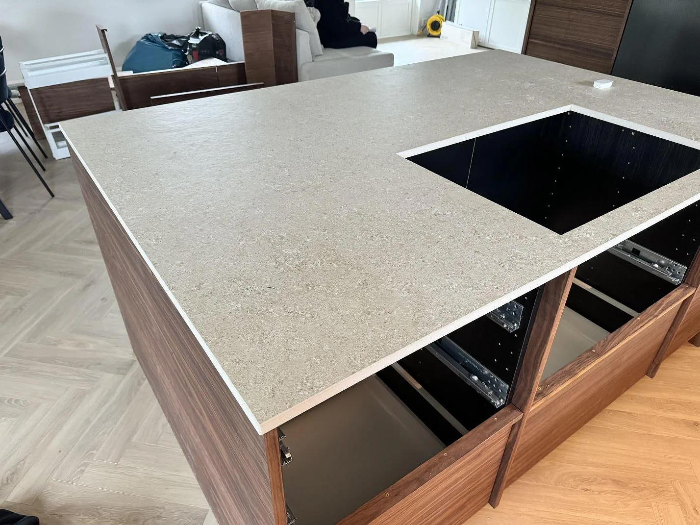 Køkkenbordplade i Dekton Vk02 Avorio, Färlöv – billede 3