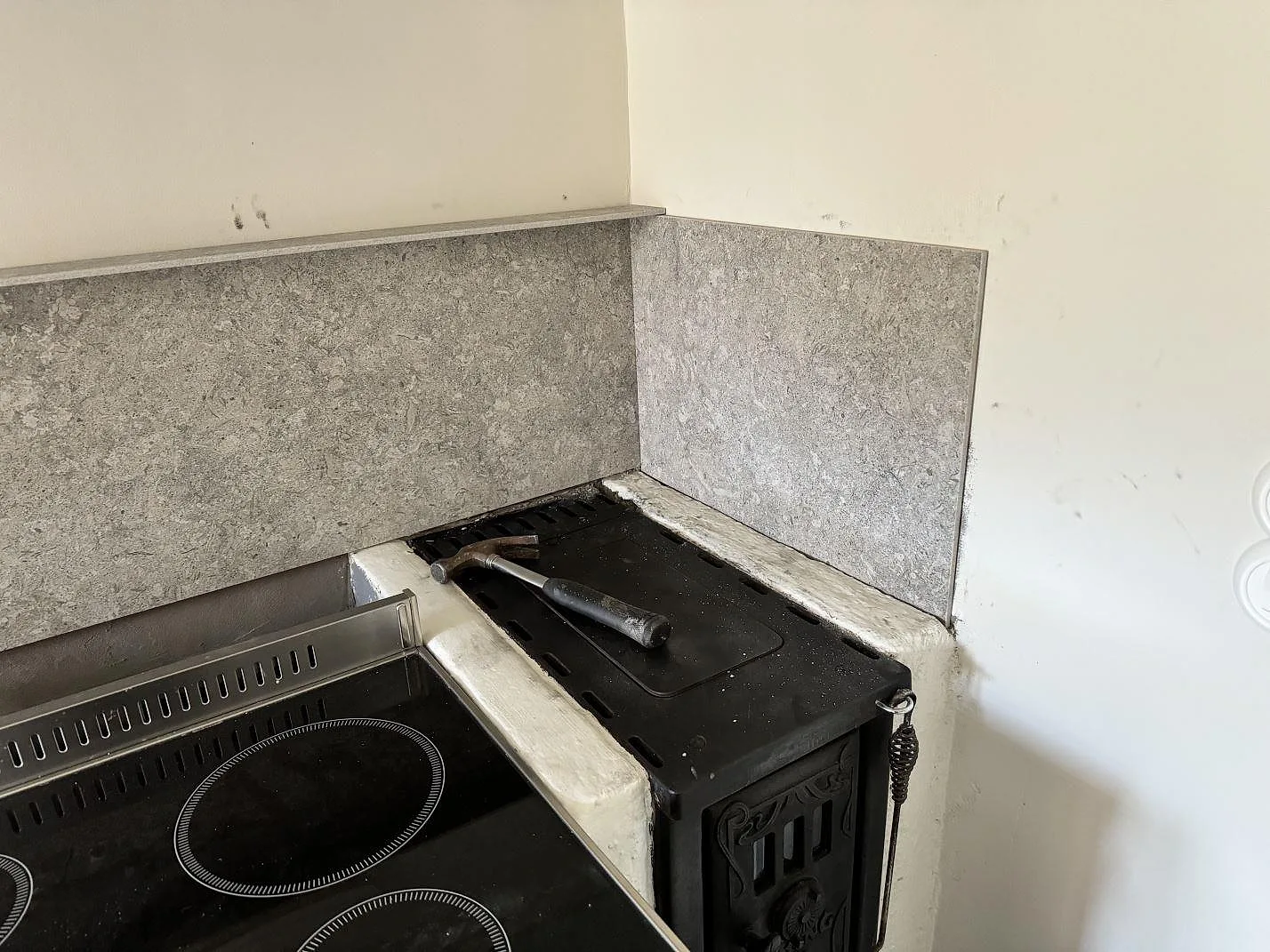 Køkkenbordplade i Dekton VK03 Grigio, Alingsås – billede 8
