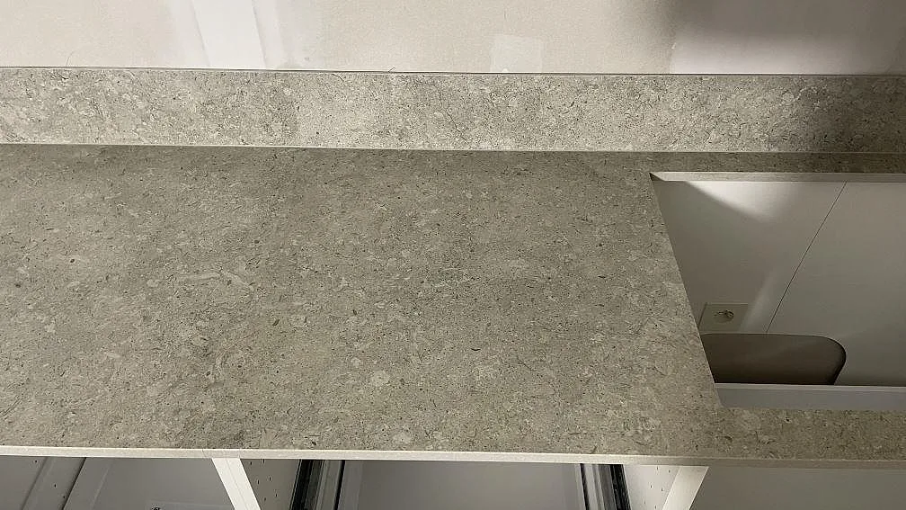 Køkkenbordplade i Dekton VK03 Grigio, Dalby – billede 7
