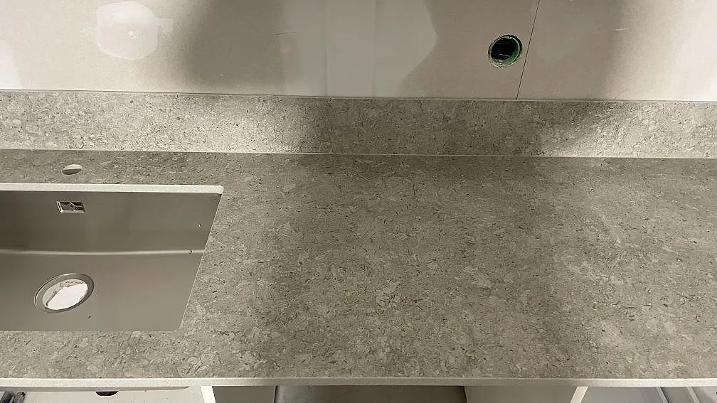 Køkkenbordplade i Dekton VK03 Grigio, Dalby – billede 4