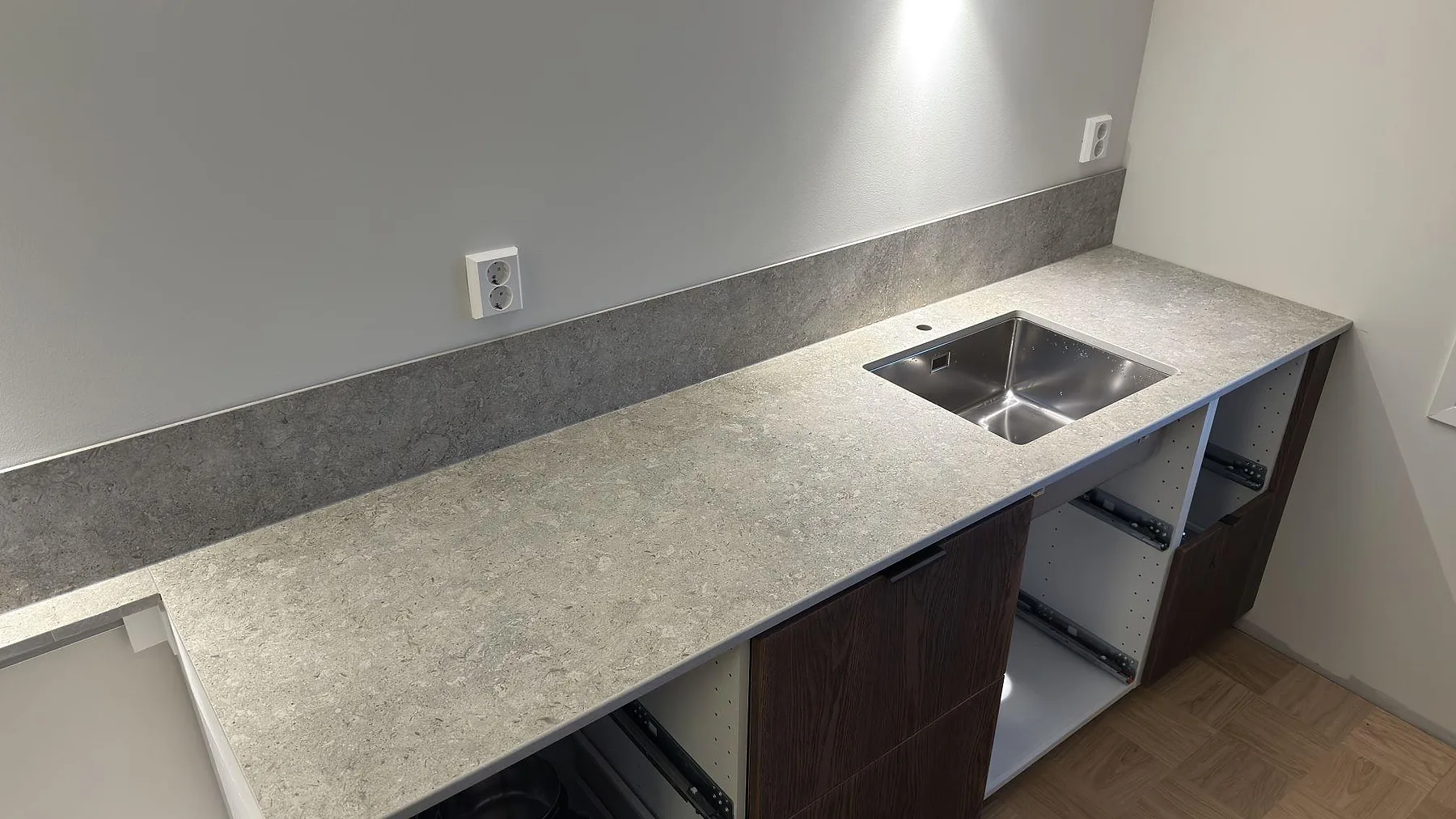 Køkkenbordplade i Dekton VK03 Grigio, Eskilstuna – billede 3