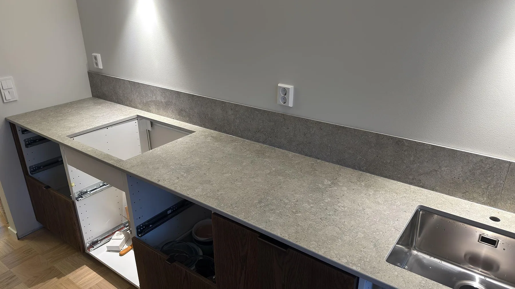 Køkkenbordplade i Dekton VK03 Grigio, Eskilstuna – billede 4