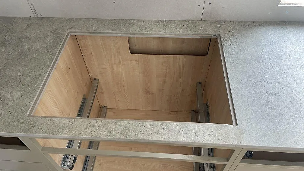 Køkkenbordplade i Dekton VK03 Grigio, Fjärås – billede 5