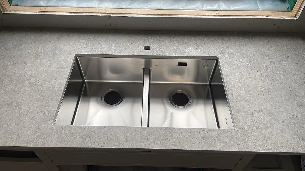 Køkkenbordplade i Dekton VK03 Grigio, Fjärås – billede 2
