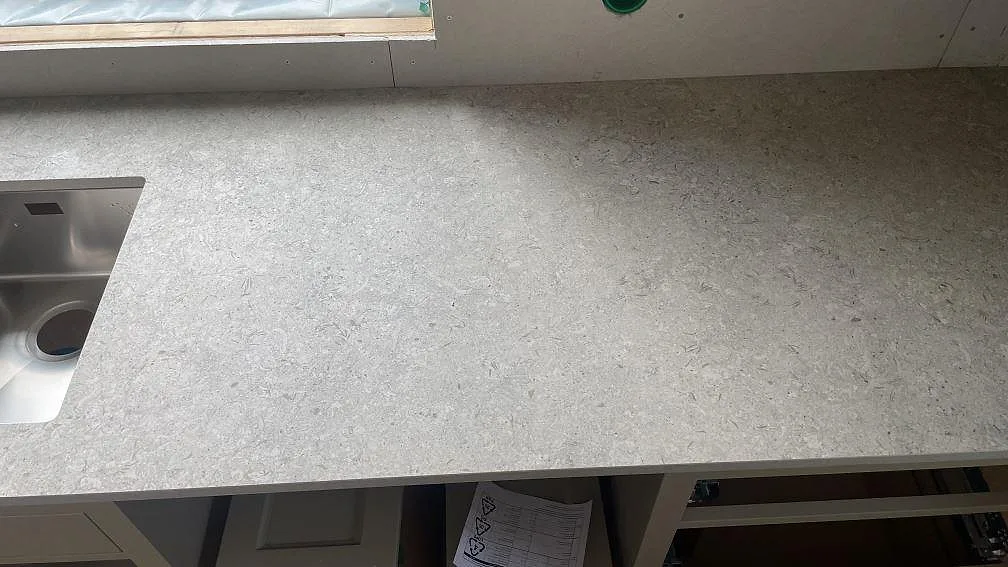 Køkkenbordplade i Dekton VK03 Grigio, Fjärås – billede 6