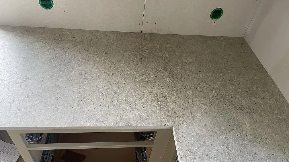 Køkkenbordplade i Dekton VK03 Grigio, Fjärås – billede 8