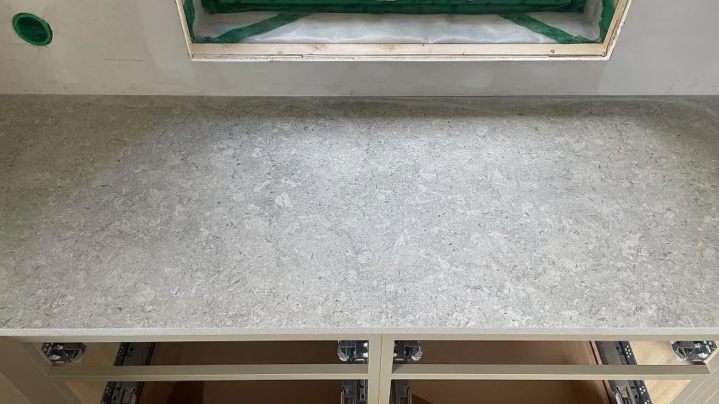 Køkkenbordplade i Dekton VK03 Grigio, Fjärås – billede 7