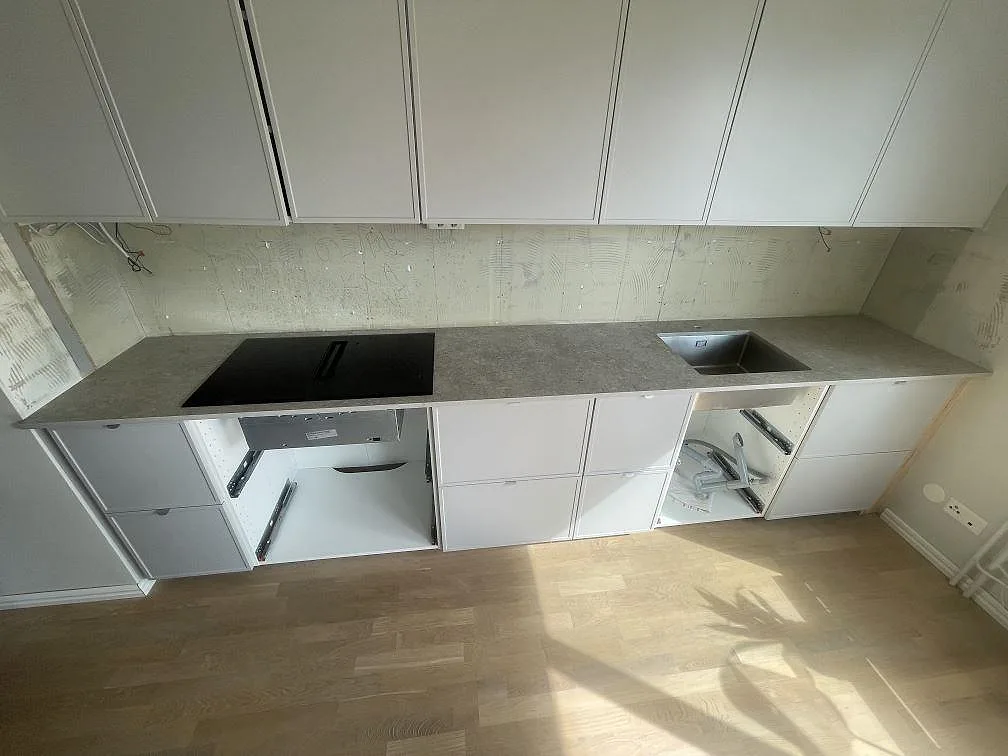 Gennemført projekt: Køkkenbordplade i Dekton VK03 Grigio, Järfälla.