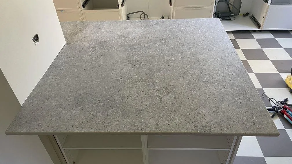 Køkkenbordplade i Dekton VK03 Grigio, Kävlinge – billede 3