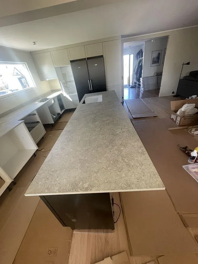 Køkkenbordplade i Dekton VK03 Grigio, Kristianstad – billede 4
