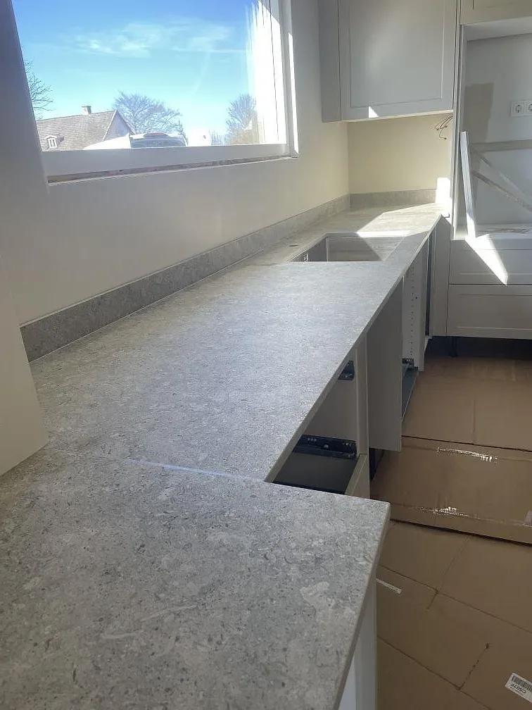 Køkkenbordplade i Dekton VK03 Grigio, Kristianstad – billede 3